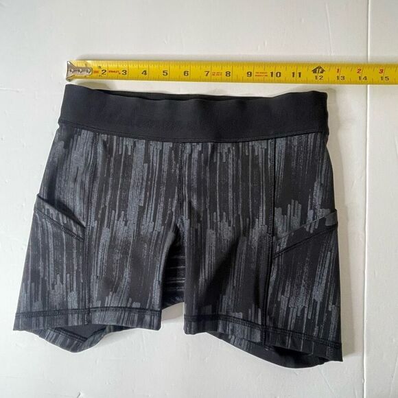 Lululemon Biker Shorts Gym Shorts Black and Gray Size 4 - Picture 5 of 8